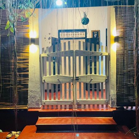 Ami Place Rooms With Kitchen Hikkaduwa Exterior photo
