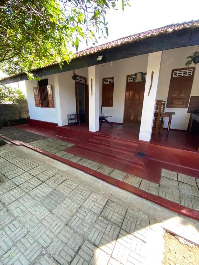 Ami Place Rooms With Kitchen Hikkaduwa Exterior photo