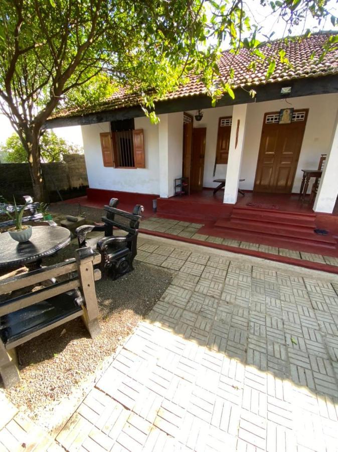 Ami Place Rooms With Kitchen Hikkaduwa Exterior photo
