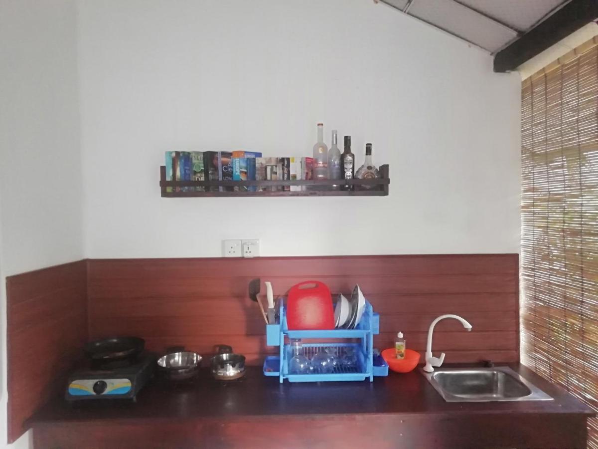 Ami Place Rooms With Kitchen Hikkaduwa Exterior photo