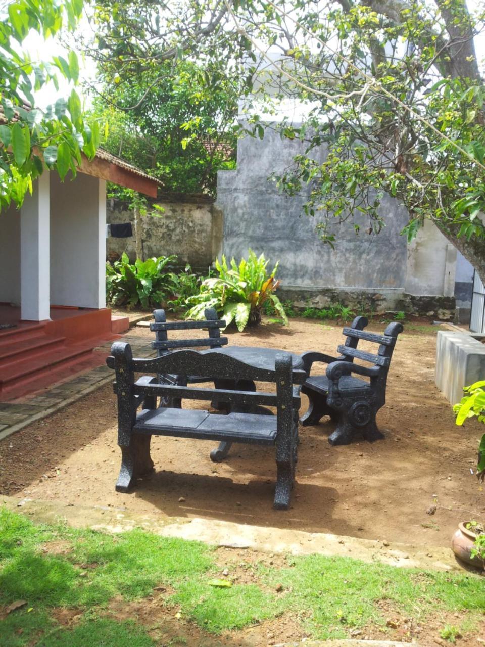 Ami Place Rooms With Kitchen Hikkaduwa Exterior photo