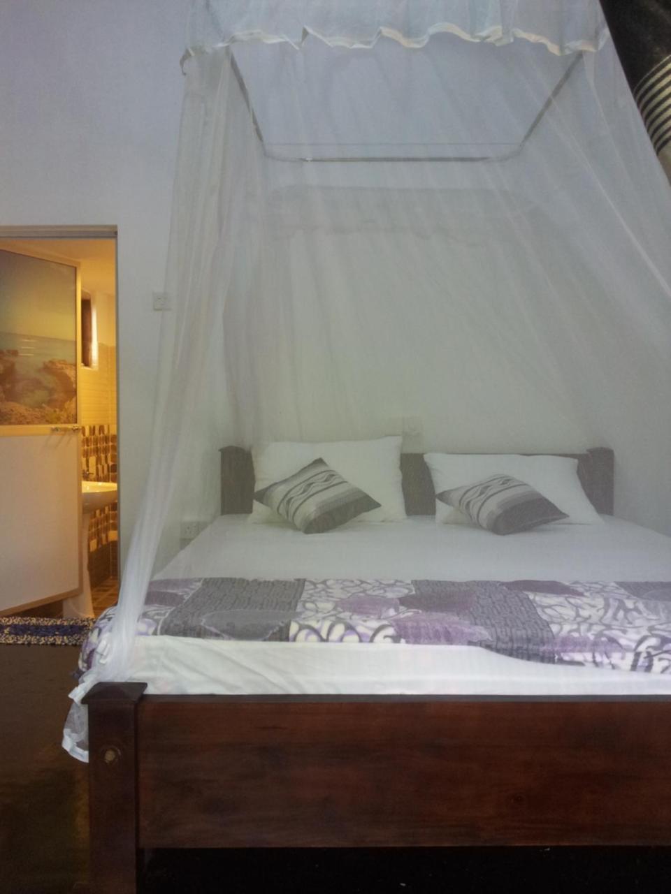 Ami Place Rooms With Kitchen Hikkaduwa Exterior photo