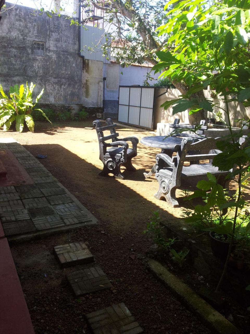 Ami Place Rooms With Kitchen Hikkaduwa Exterior photo
